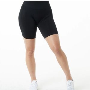 New!! Alphalete Amplify Biker Shorts - Black